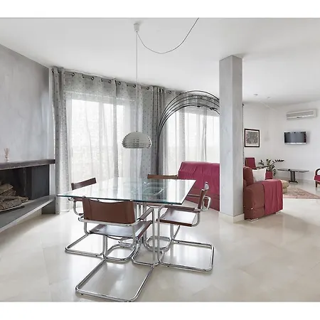 Apuliapartments-lighthouse * בארי